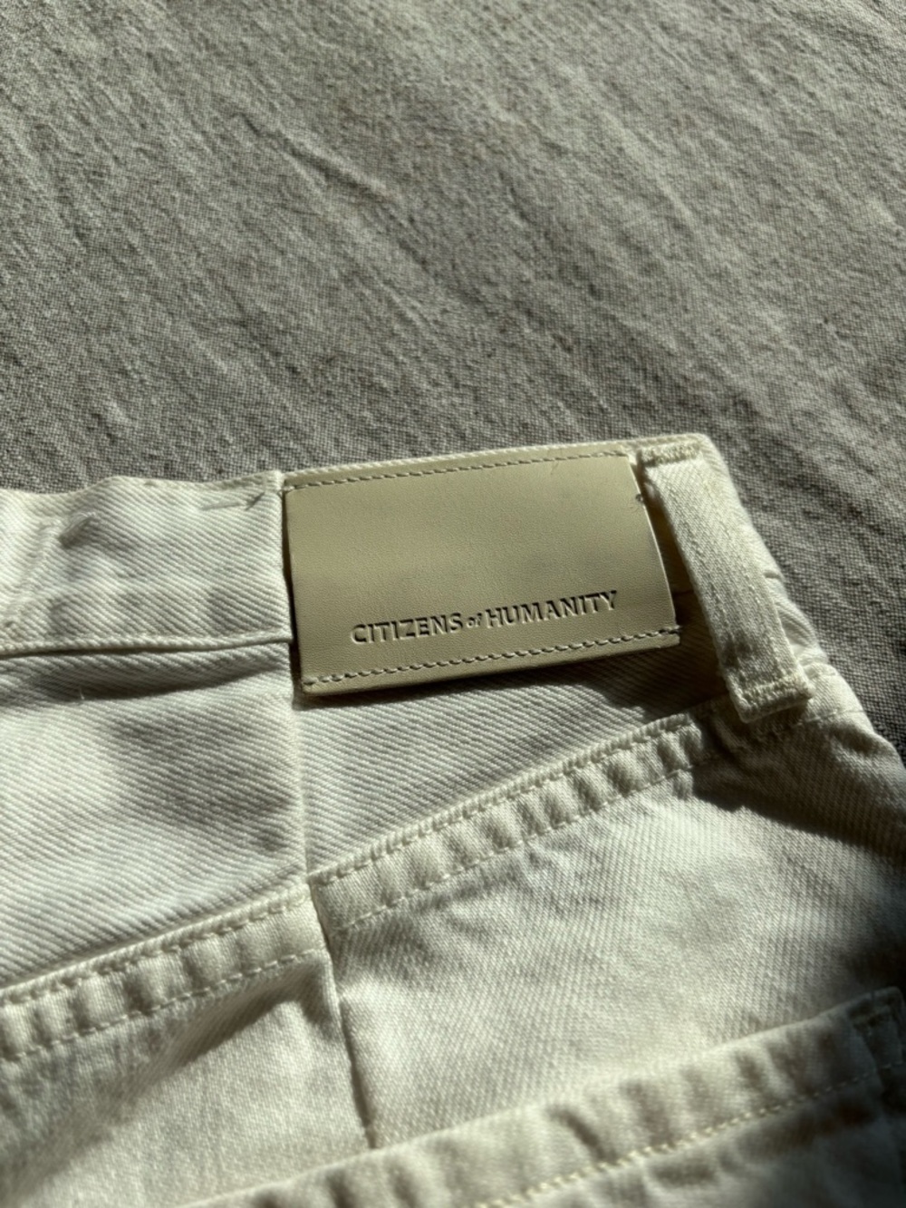 Citizens Of Humanity White Straight-Leg High-Rise Jeans - Picture 6 of 13